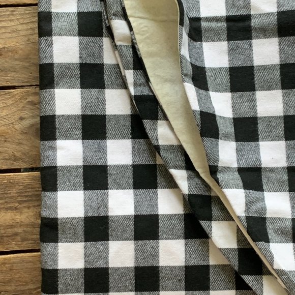 Flannel Holiday Tree Skirt with Felt Back, Velcro Fasteners NEW - Picture 8 of 9